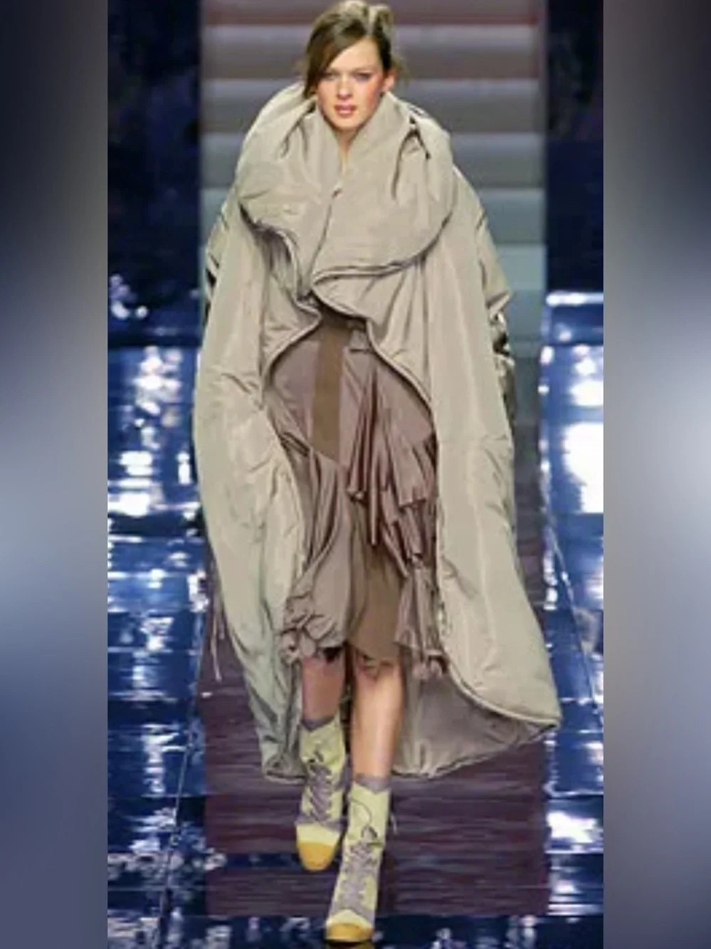 Stella McCartney Fall 2004 brown asymmetrical ruffle long sleeve dress - Picture 6 of 6